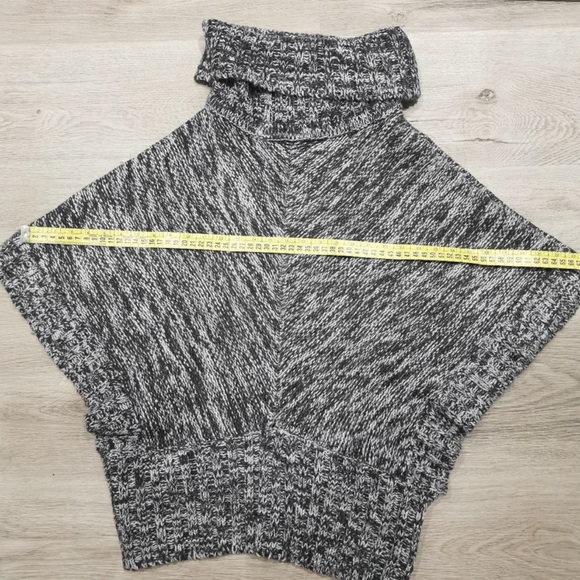 #36- Turtleneck sleeveless sweater - Picture 7 of 7